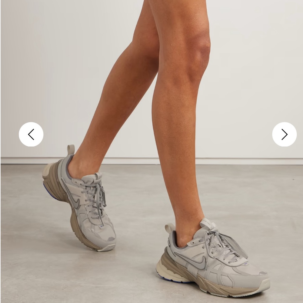 Nike Women's Sneakers in Light Gray and Beige
